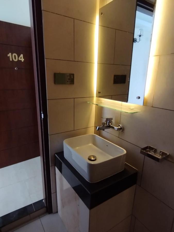 White Park Hotel & Suites Chittagong Exterior foto