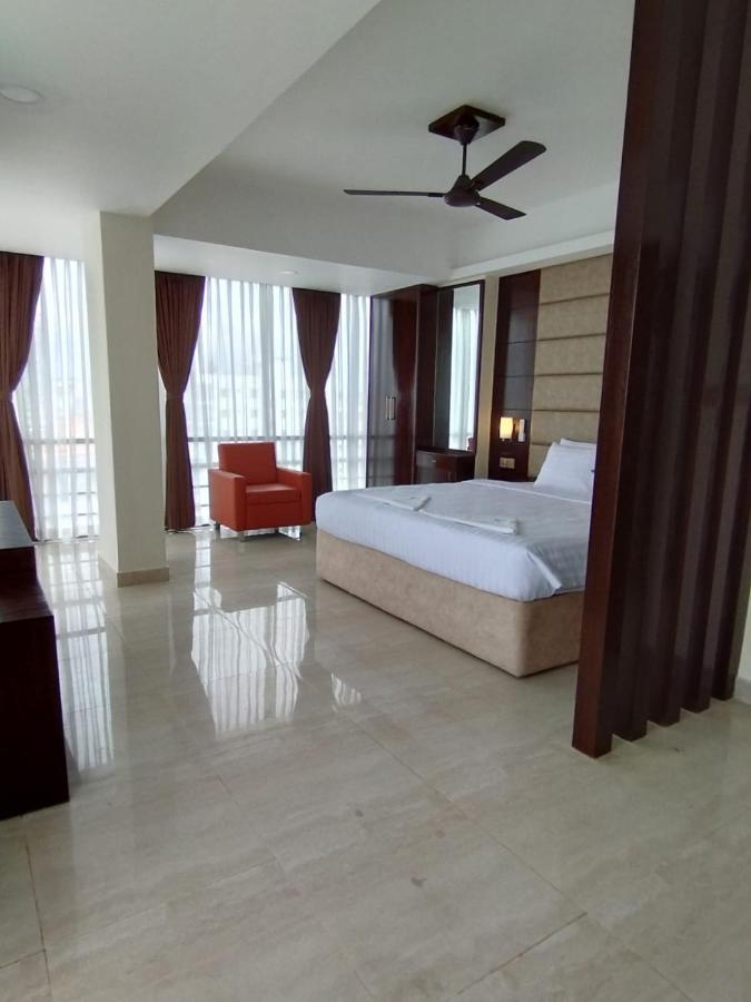White Park Hotel & Suites Chittagong Exterior foto