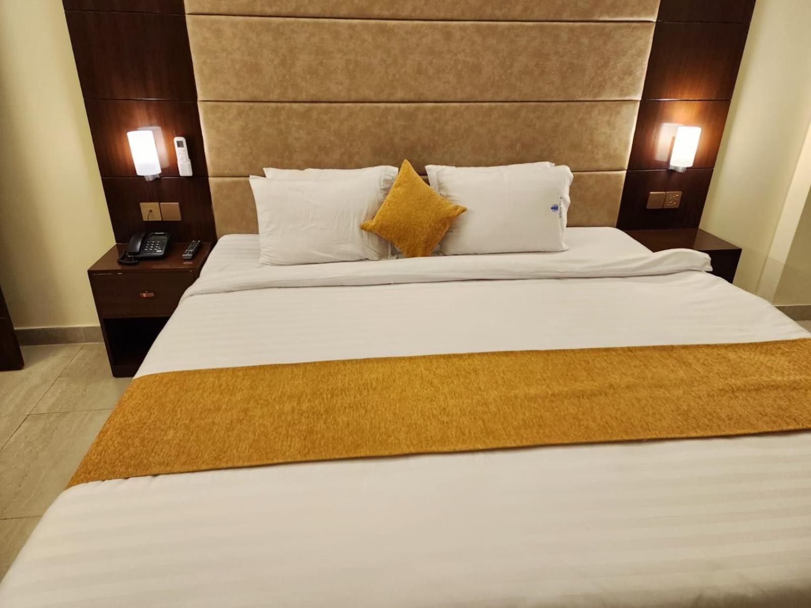 White Park Hotel & Suites Chittagong Exterior foto
