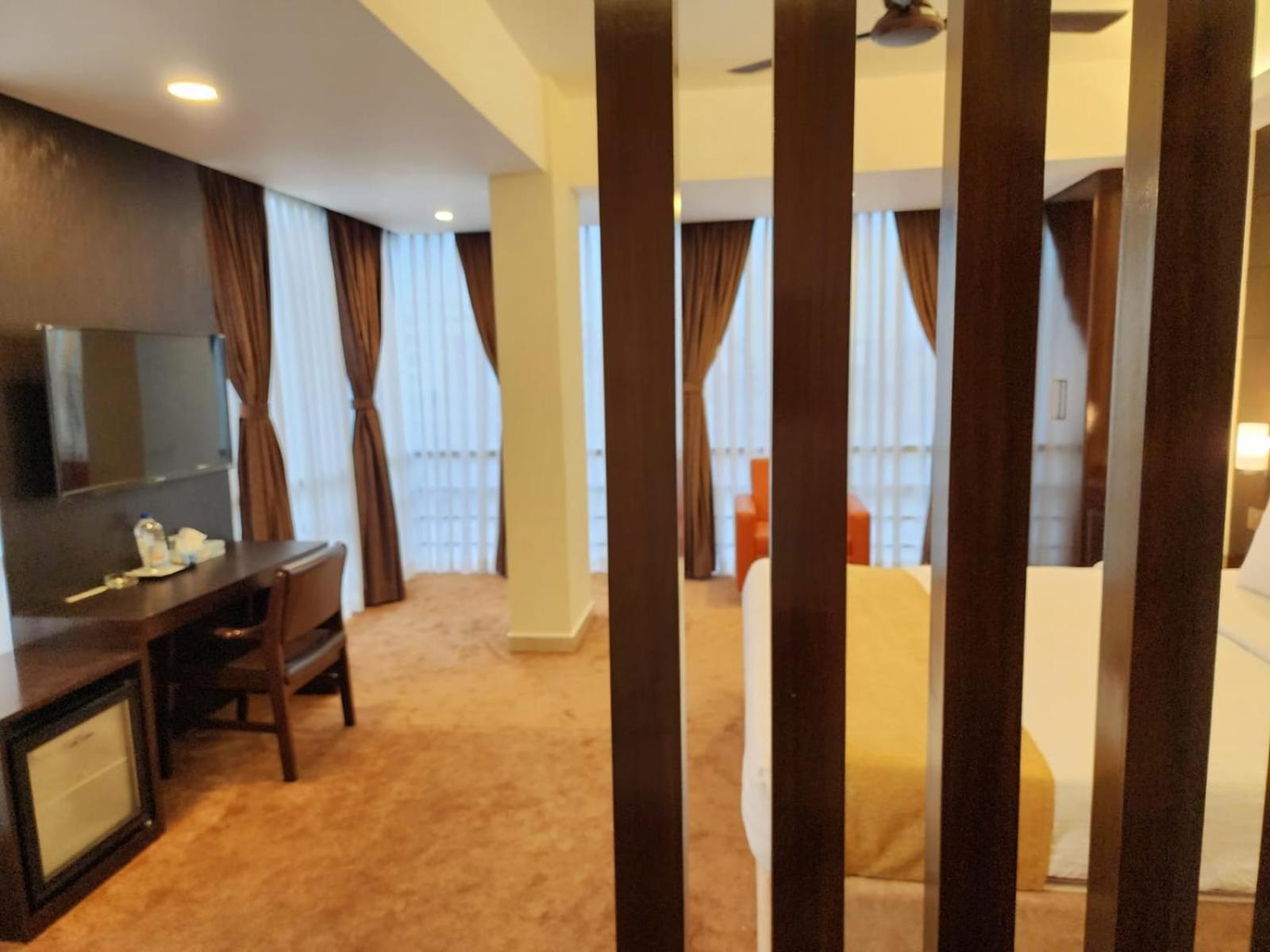 White Park Hotel & Suites Chittagong Exterior foto