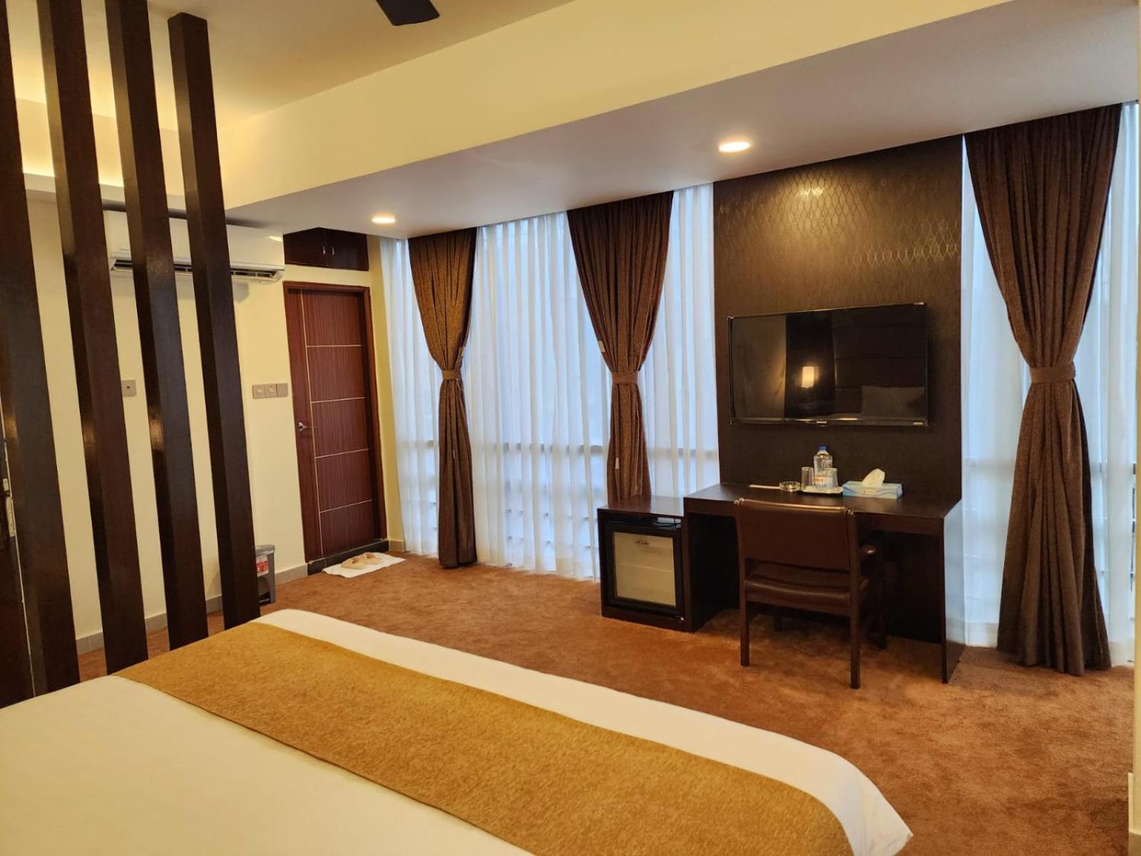 White Park Hotel & Suites Chittagong Exterior foto