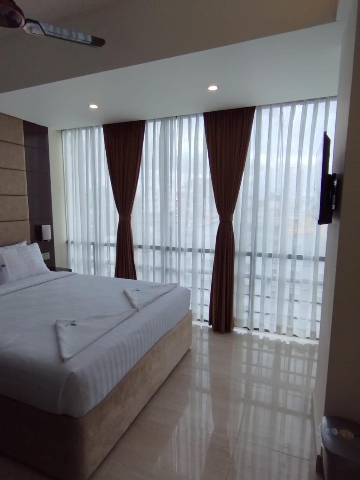 White Park Hotel & Suites Chittagong Exterior foto