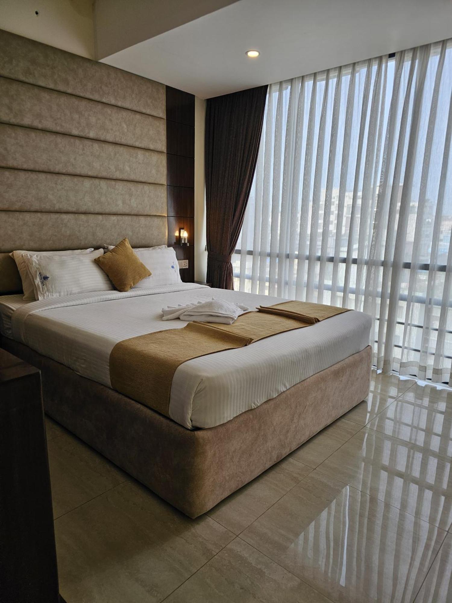 White Park Hotel & Suites Chittagong Exterior foto