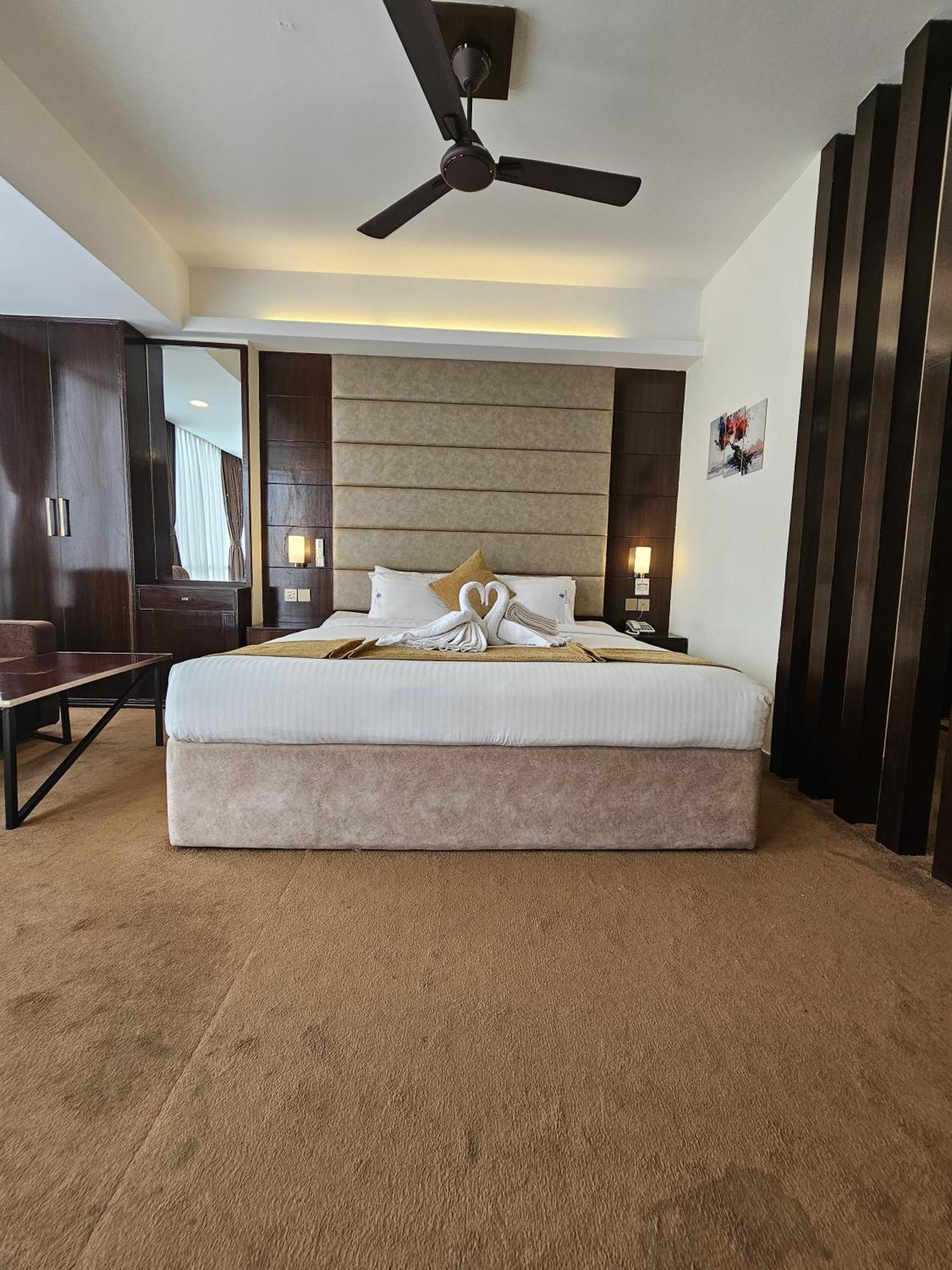 White Park Hotel & Suites Chittagong Exterior foto