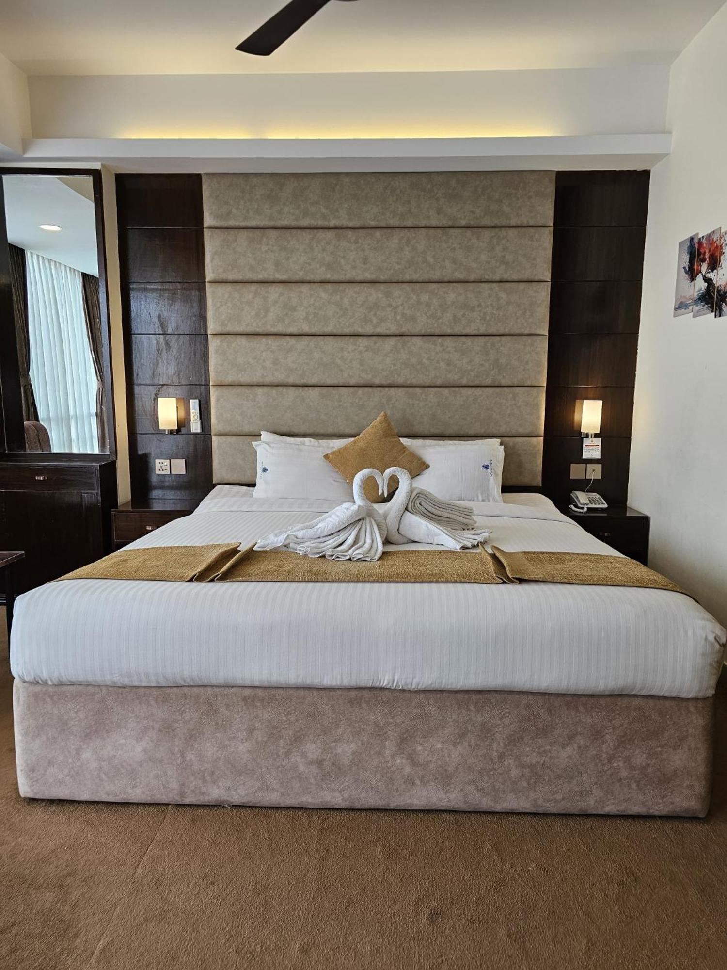 White Park Hotel & Suites Chittagong Exterior foto